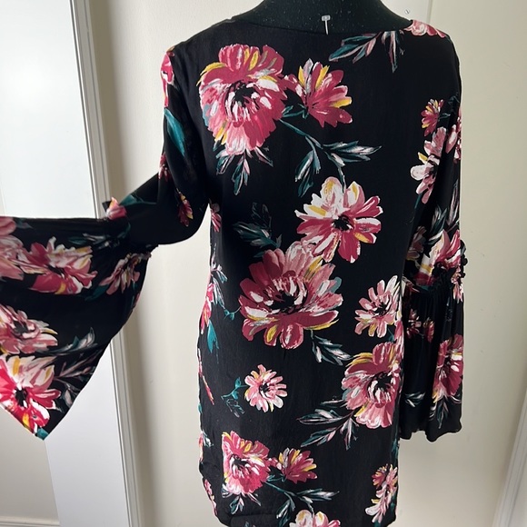 I.State Floral Mini Bell Sleeves Dress With Pockets Size Medium - Picture 3 of 10